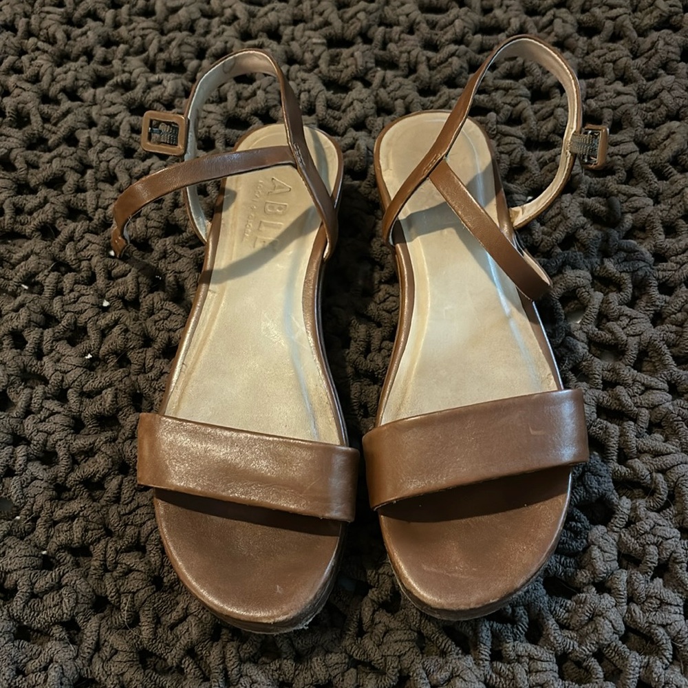 Able platform sandal with ankle strap